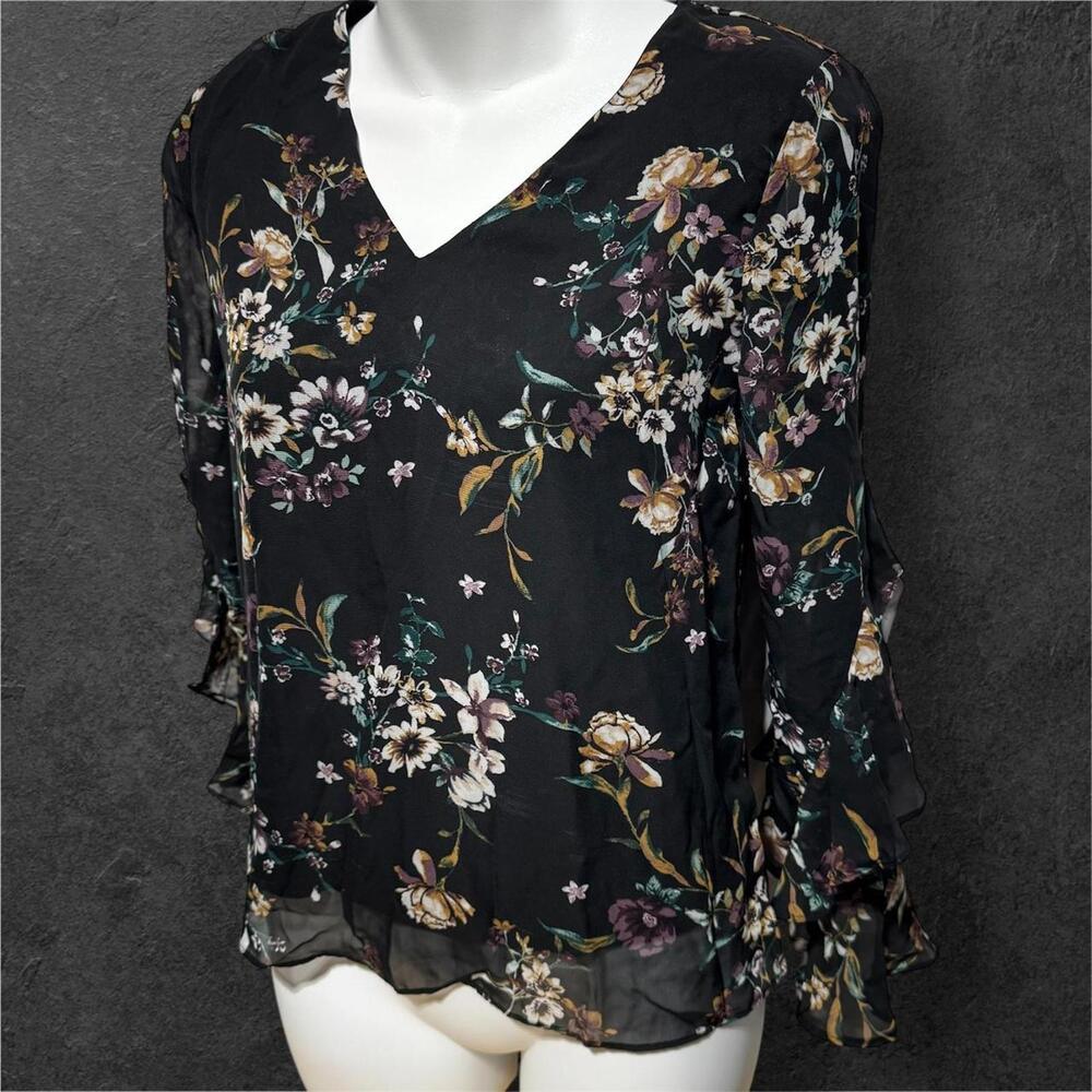 Iz Byer 2000s whimsigoth floral long sleeve blouse, size XS, measures 16” ptp